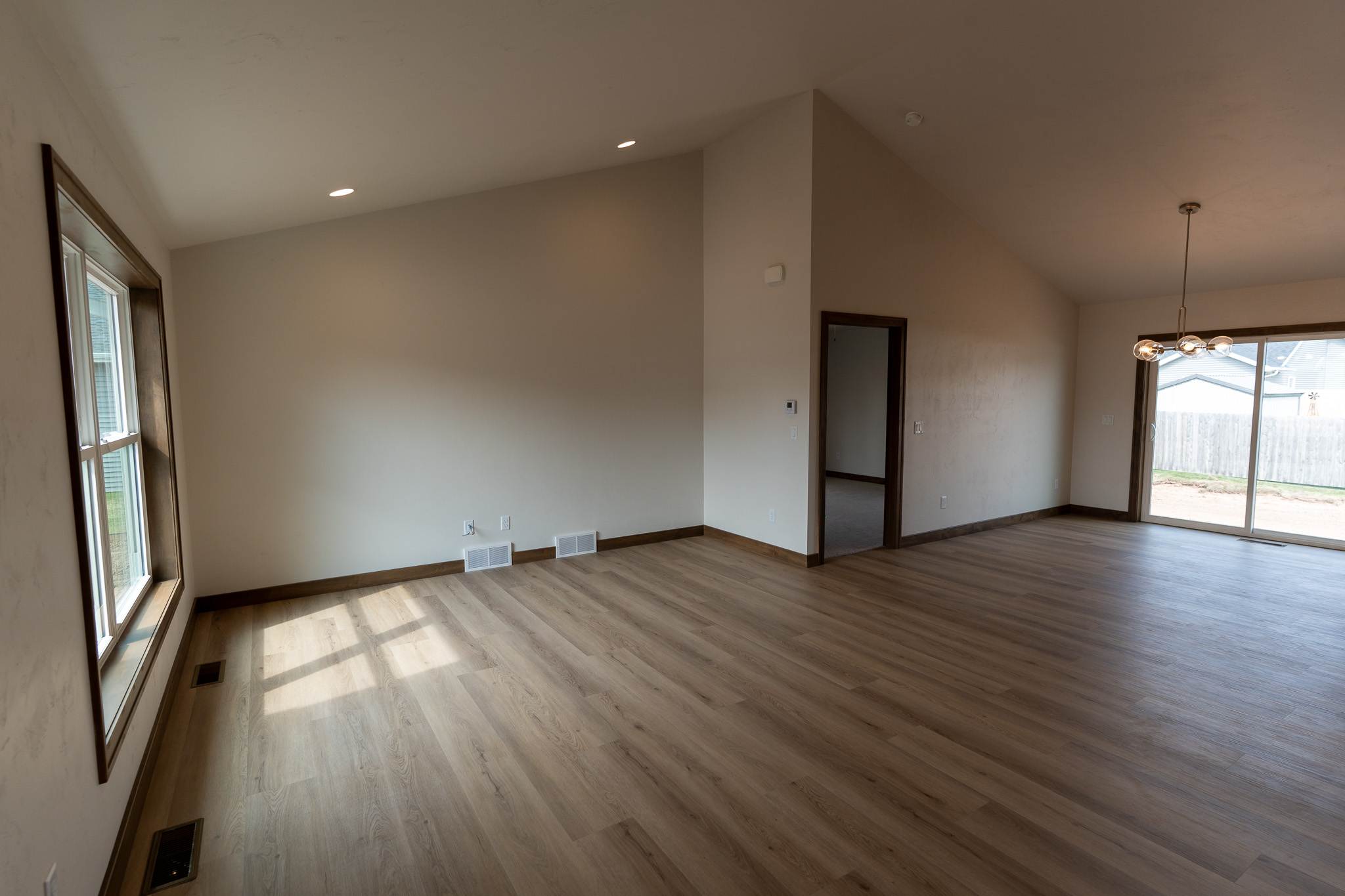 1340 Bens Way, Kaukauna home - view 9