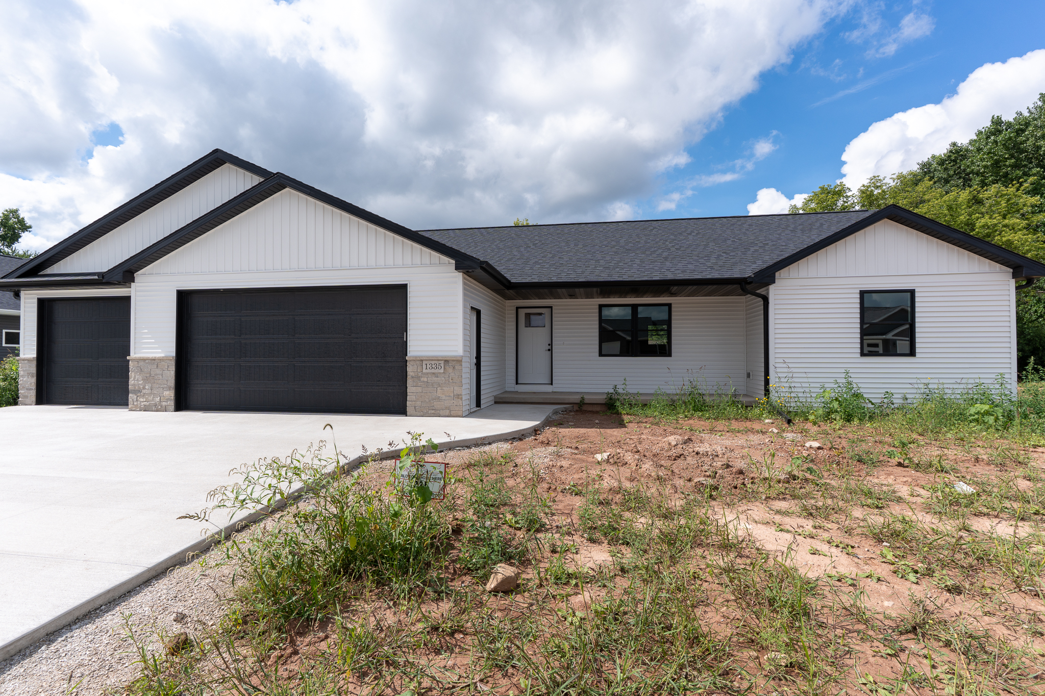 1335 Bens Way, Kaukauna home - view 3