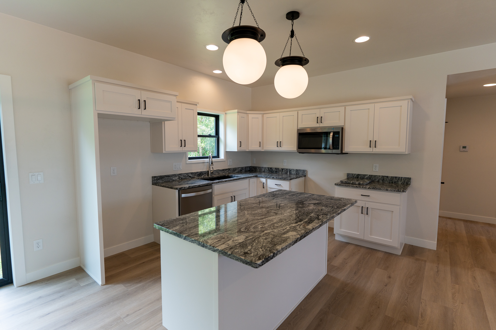 1335 Bens Way, Kaukauna home - view 7