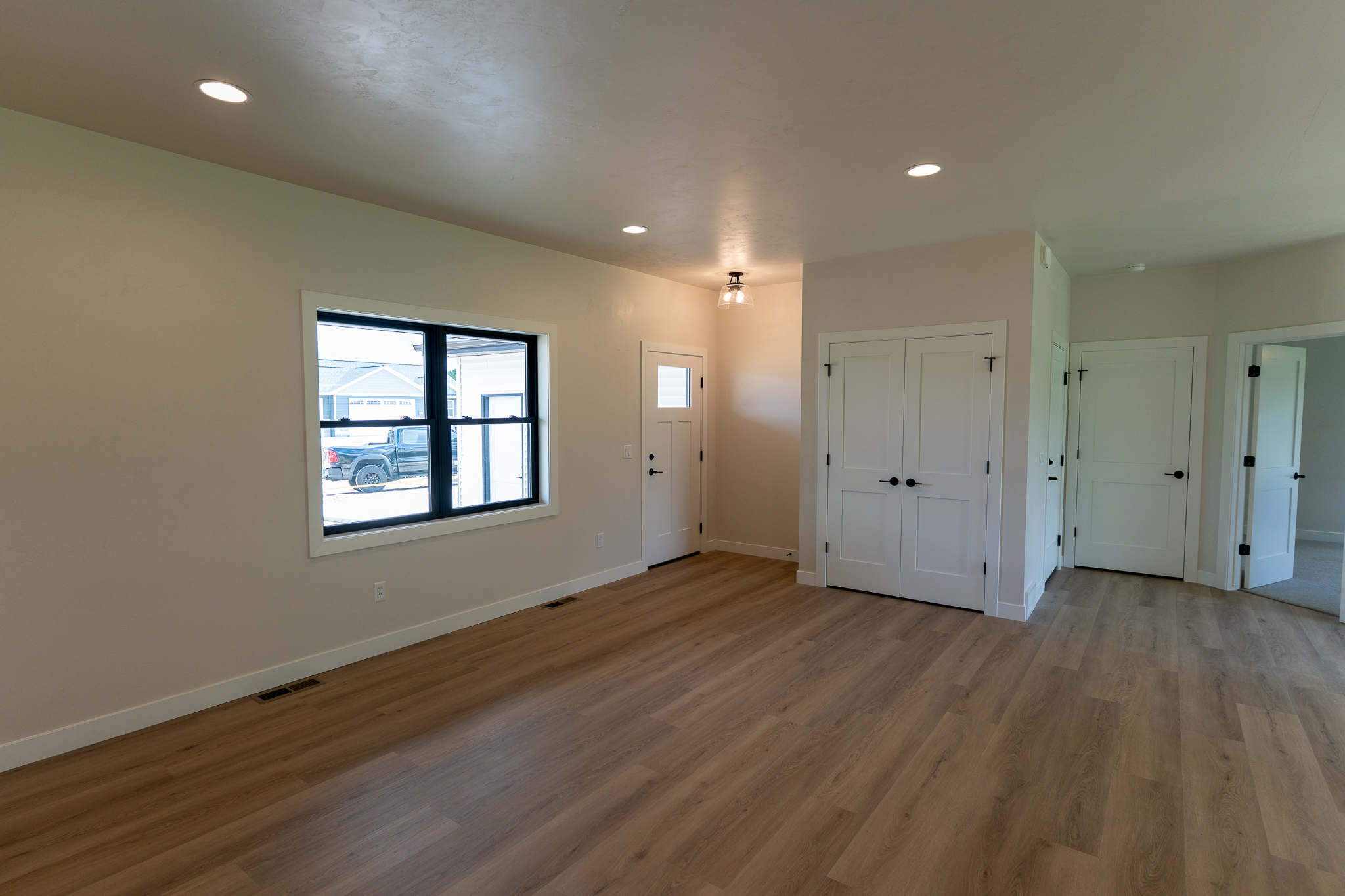 1335 Bens Way, Kaukauna home - view 12